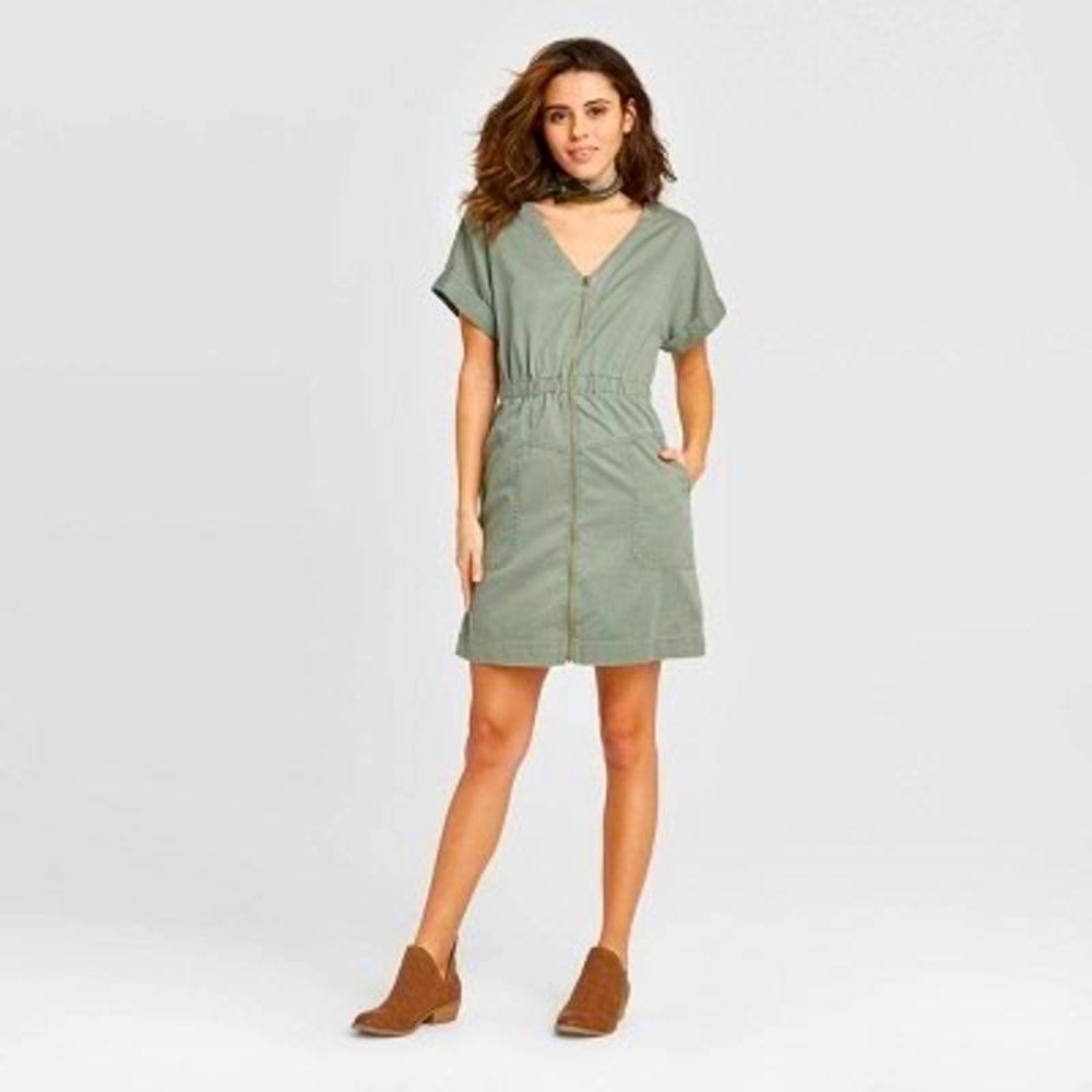Universal Threads mini zip up dress. Army green size Small